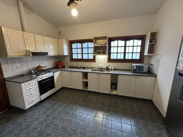 Casa en venta 5 dormitorios - Parmenio Ferrer 6397 - Granja de Funes. 2