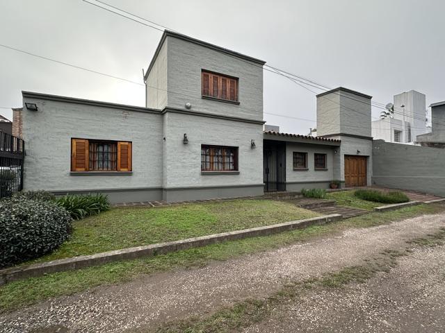 Casa en venta 5 dormitorios - Parmenio Ferrer 6397 - Granja de Funes.