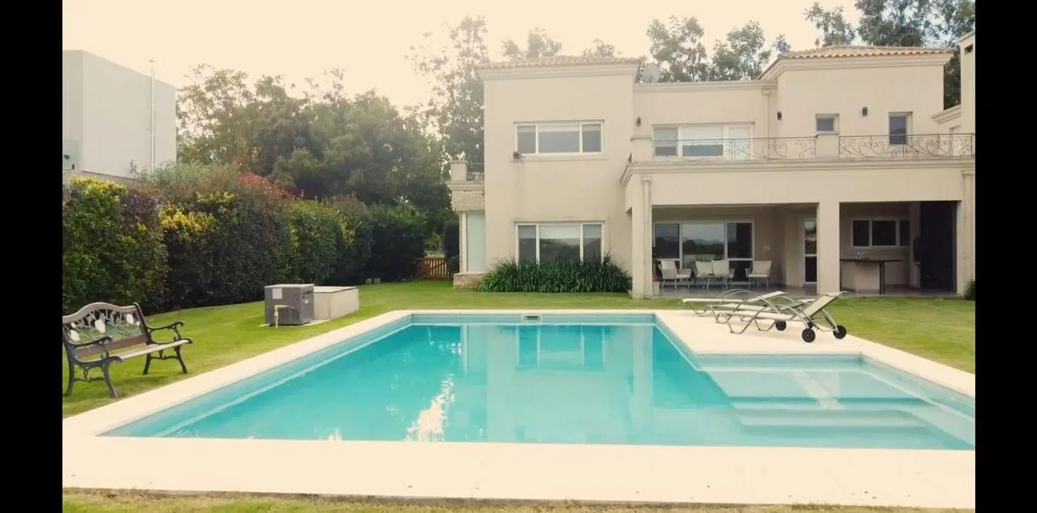 CASA EN VENTA EN EL NACIONAL GRAL RODRIGUEZ 5