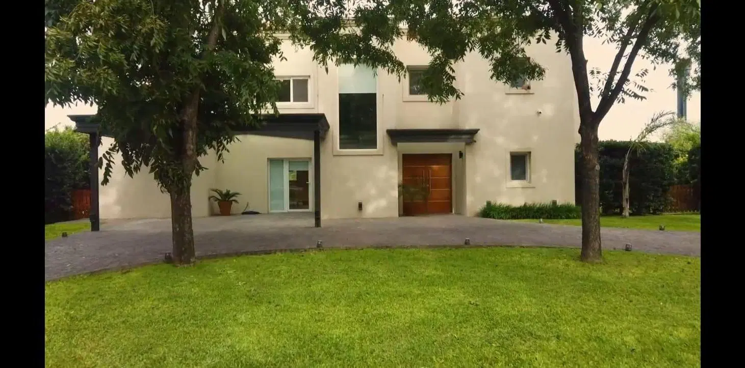 CASA EN VENTA EN EL NACIONAL GRAL RODRIGUEZ 2