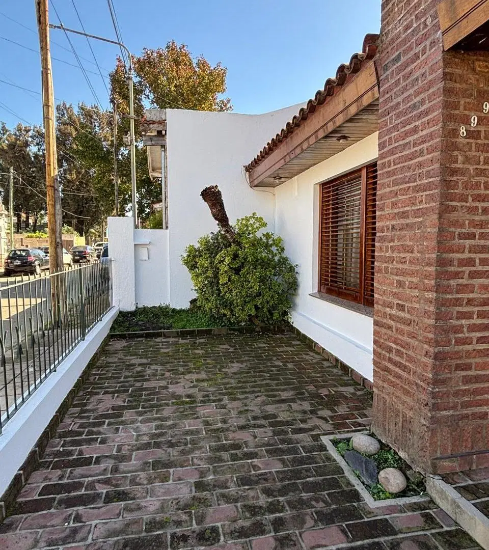 CASA EN VENTA 4 AMBIENTES EN MORON 3