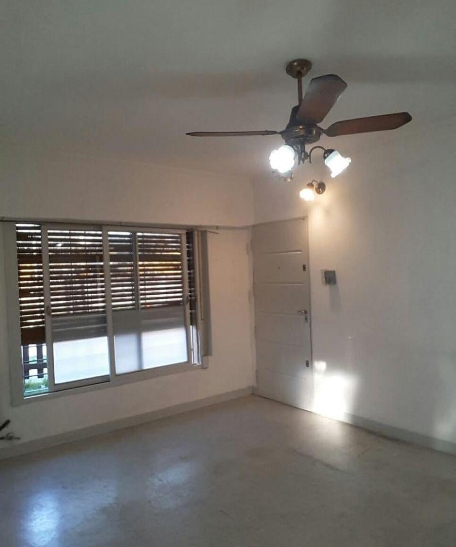 Foto de CASA CON PATIO Y LOCAL EN MORENO, imagen 3