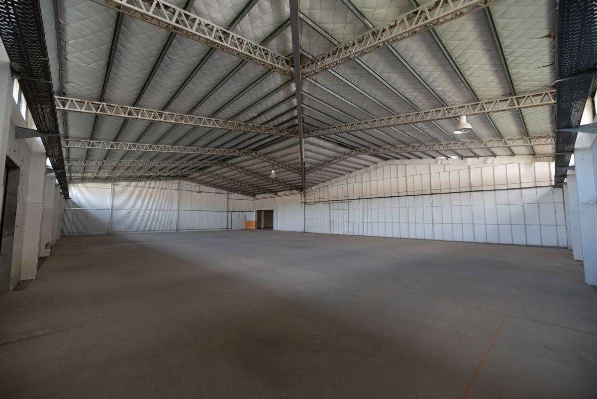 Foto de ALQUILER Canning Ezeiza - Nave 1200m2 con oficina y baño en Parque, imagen 1