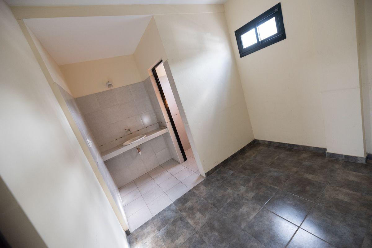 Foto de ALQUILER Canning Ezeiza - Nave 1200m2 con oficina y baño en Parque, imagen 3