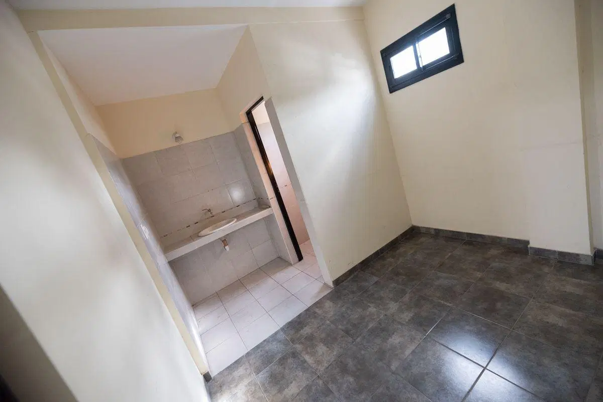 ALQUILER Canning Ezeiza - Nave 1200m2 con oficina y baño en Parque Industrial 2 3