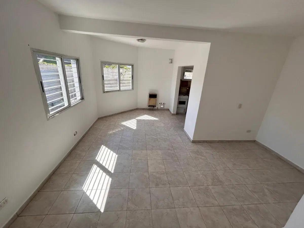 ALQUILER Monte Grande Duplex con 2 dormitorios y patio! 2