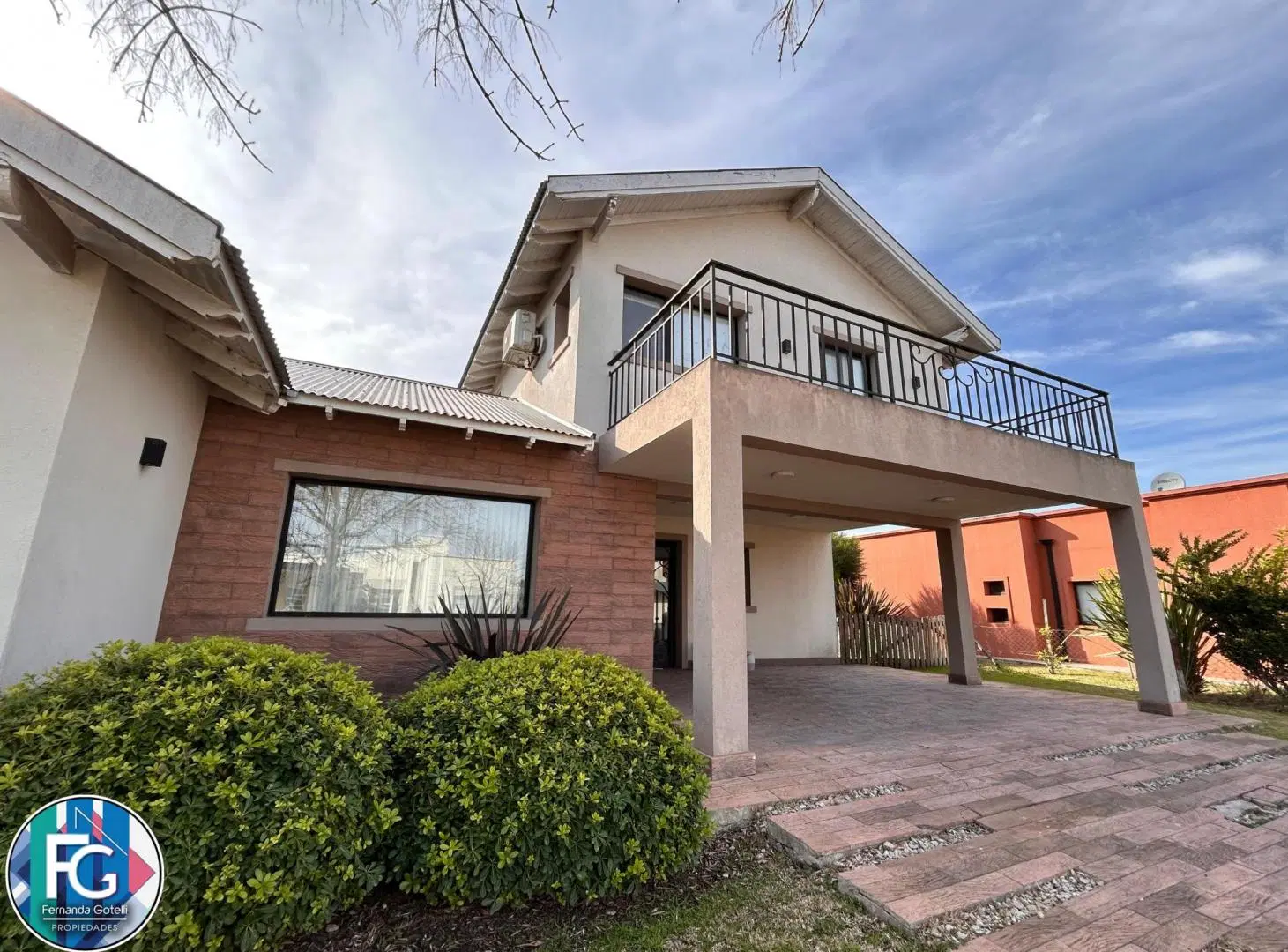 ALQUILER Canning Barrio Cerrado Cruz del Sur Casa 4 dormitorios, 4 baños, galería y piscina! 4