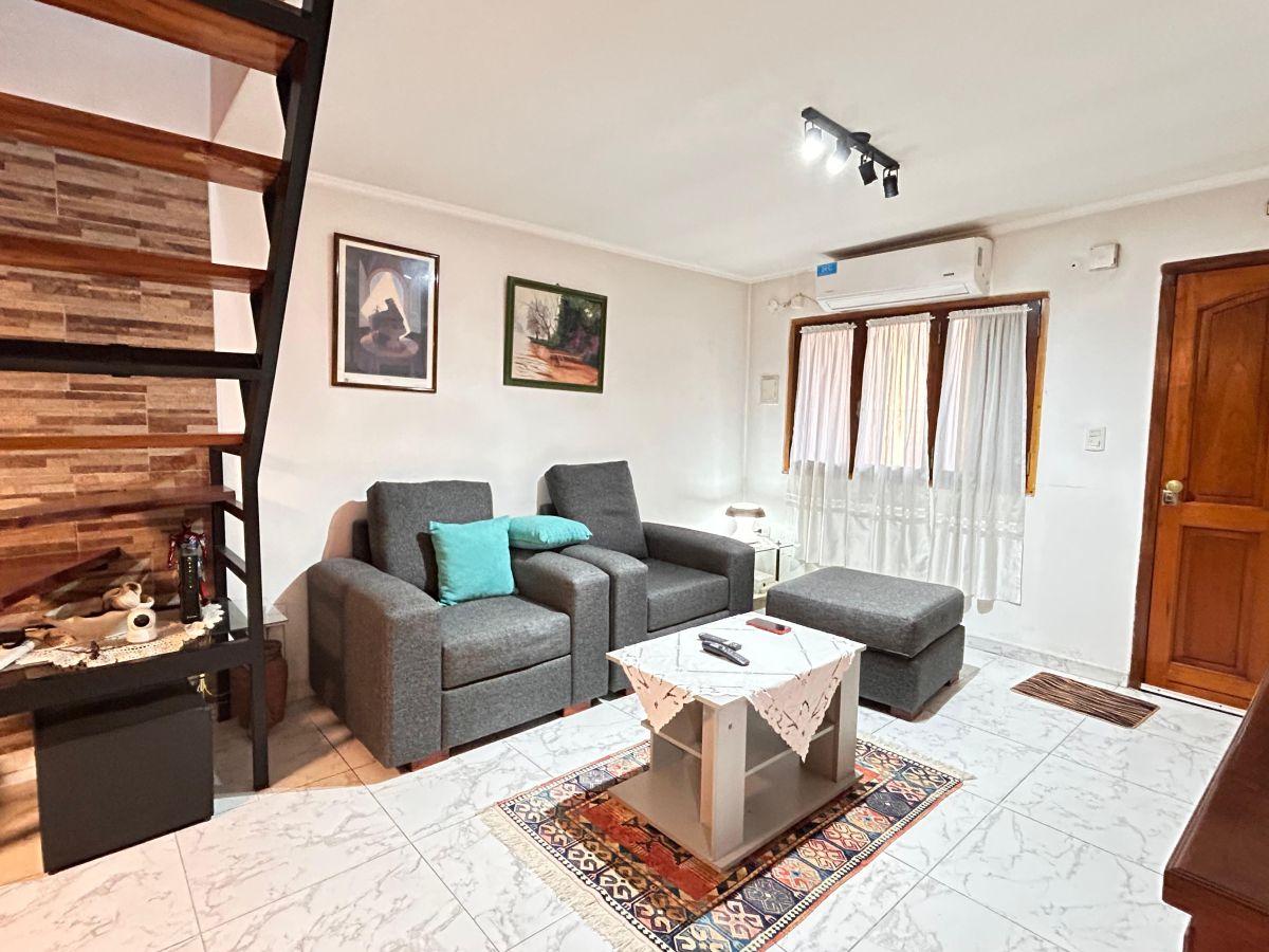 Foto de ALQUILER Luis Guillón Casa 3 dormitorios, 2 baños, galería y cochera!, imagen 2