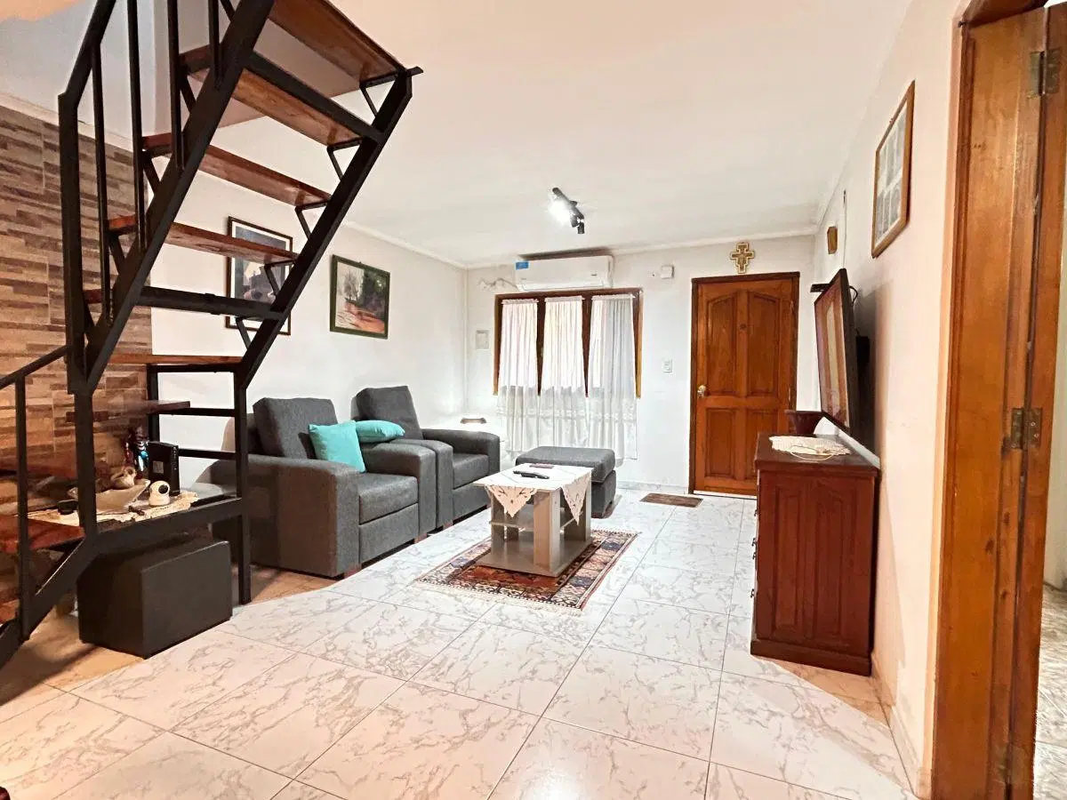 ALQUILER Luis Guillón Casa 3 dormitorios, 2 baños, galería y cochera! 5