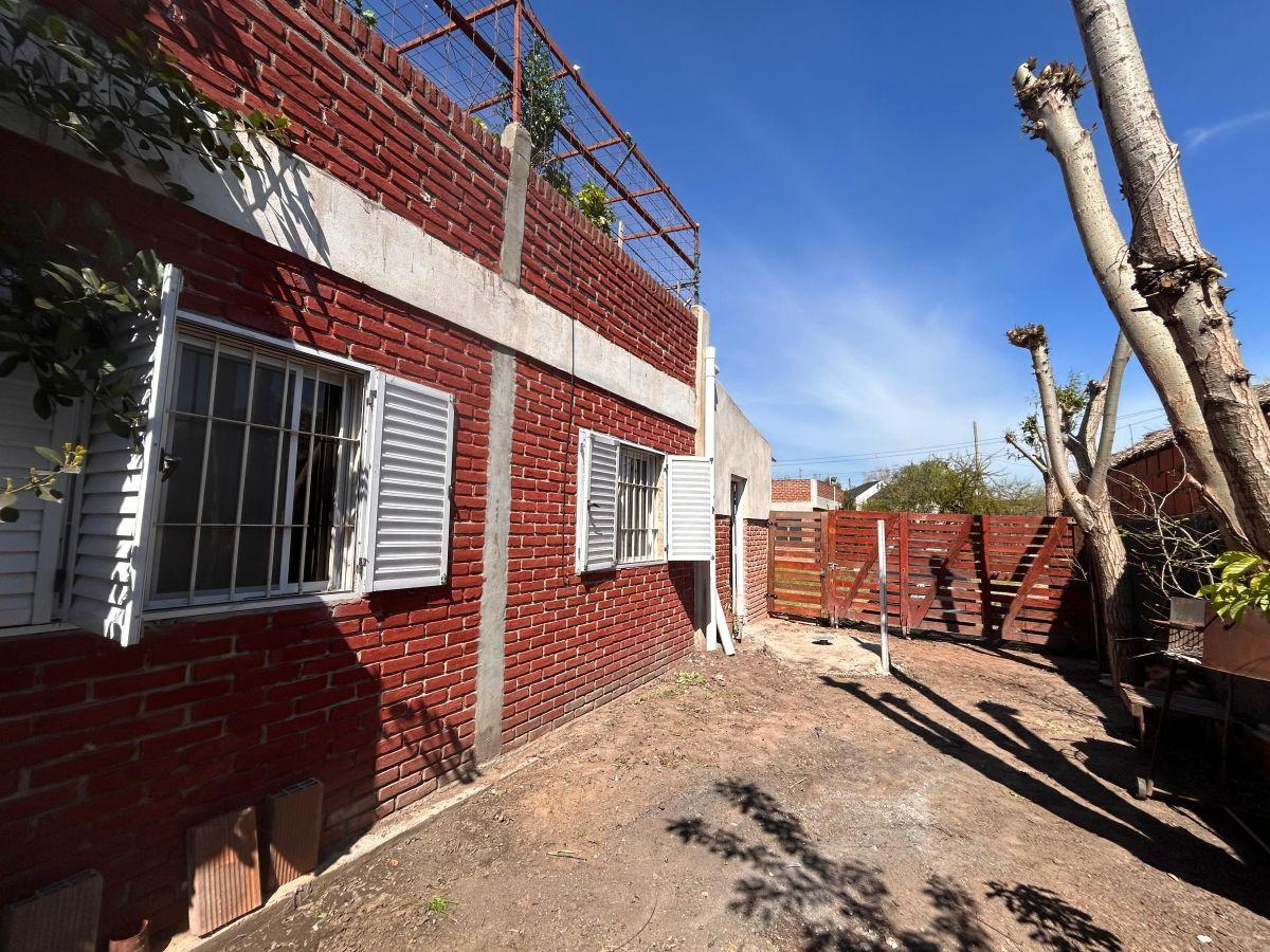 Foto de VENTA Monte Grande Casa con ampliaciones, 2 dormitorios, galería y, imagen 1