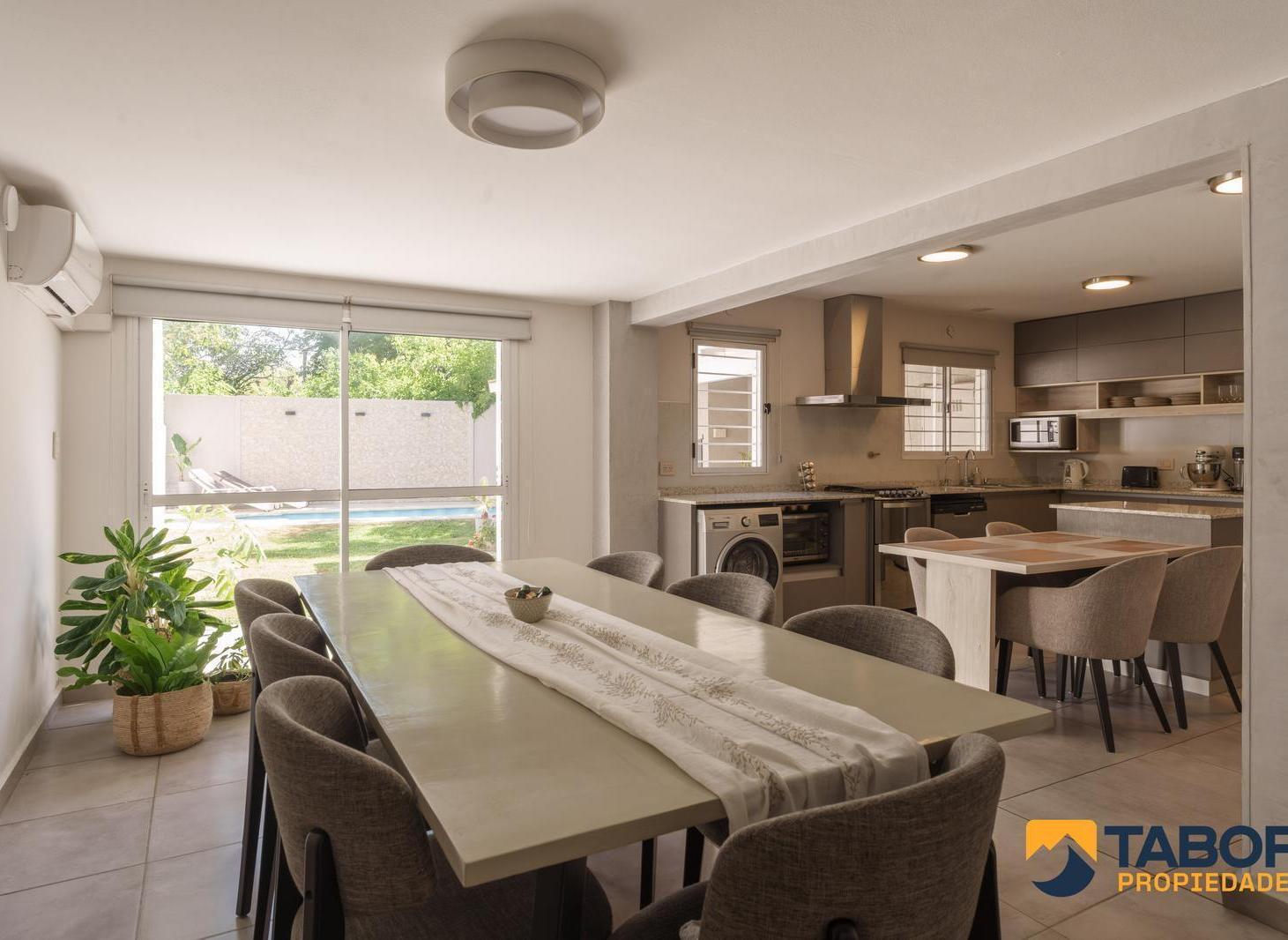 Dúplex en venta con pileta, galería y patio! | Jardín Claret | Ubicación estratégica!