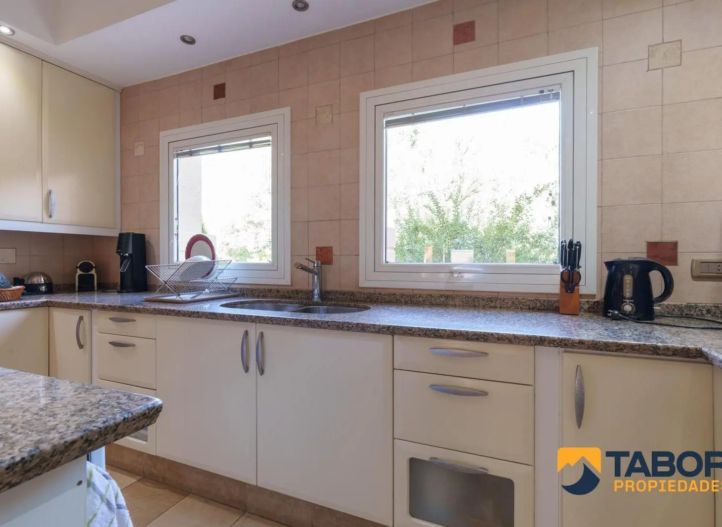 CASA PREMIUM en Venta  | 4 hab, gran patio, pileta | Country El Bosque 8