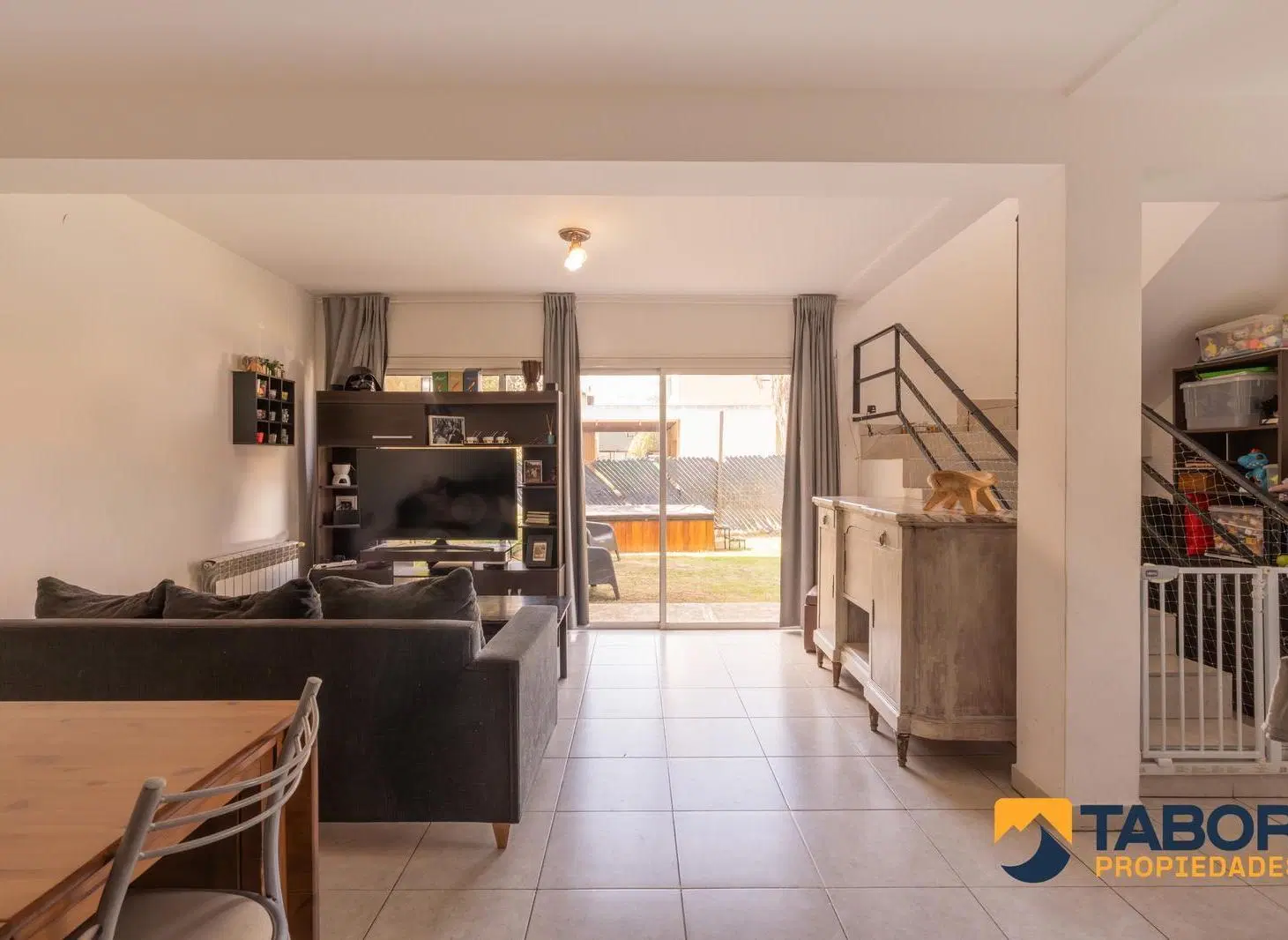 Dúplex en VENTA en barrio c seguridad | 3 hab, galería y patio | Campo de Vuelo, Chateau 8
