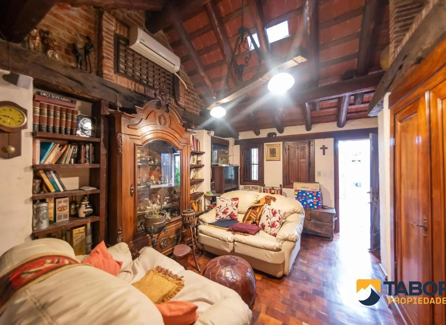 Espectacular casa en VENTA | 5 dormitorios - gran parque - pileta | Parque Latino 5