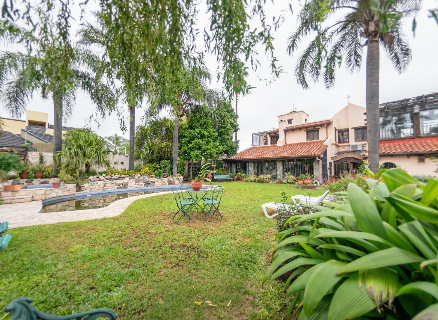 Espectacular casa en VENTA | 5 dormitorios - gran parque - pileta | Parque Latino