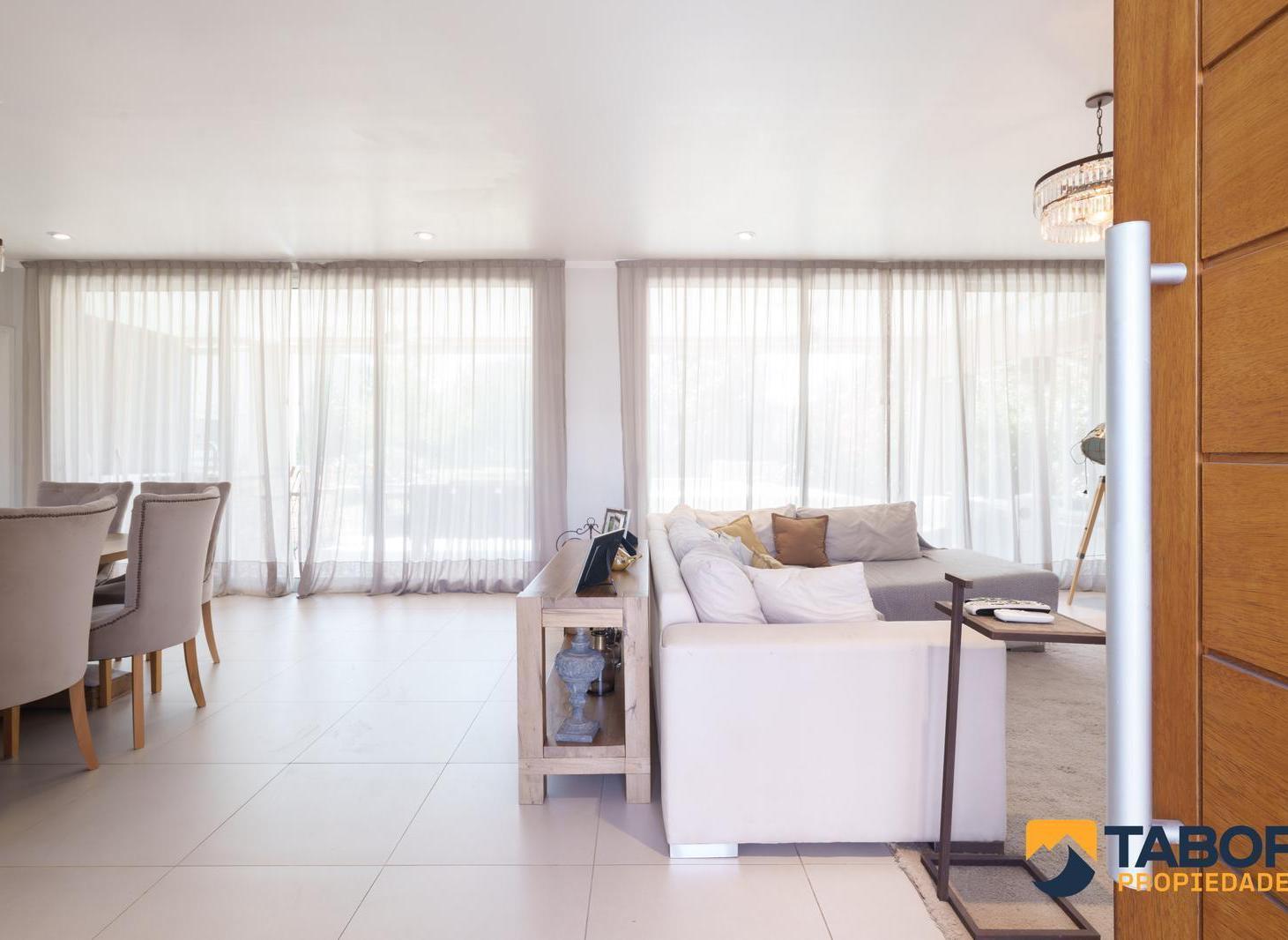 Foto de Casa PREMIUM en venta 5 dorm, 4 baños, galeria, patio, pileta, imagen 3