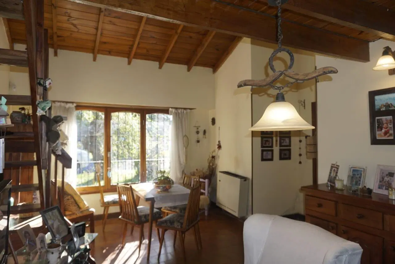 Casa tres ambientes con parque 4
