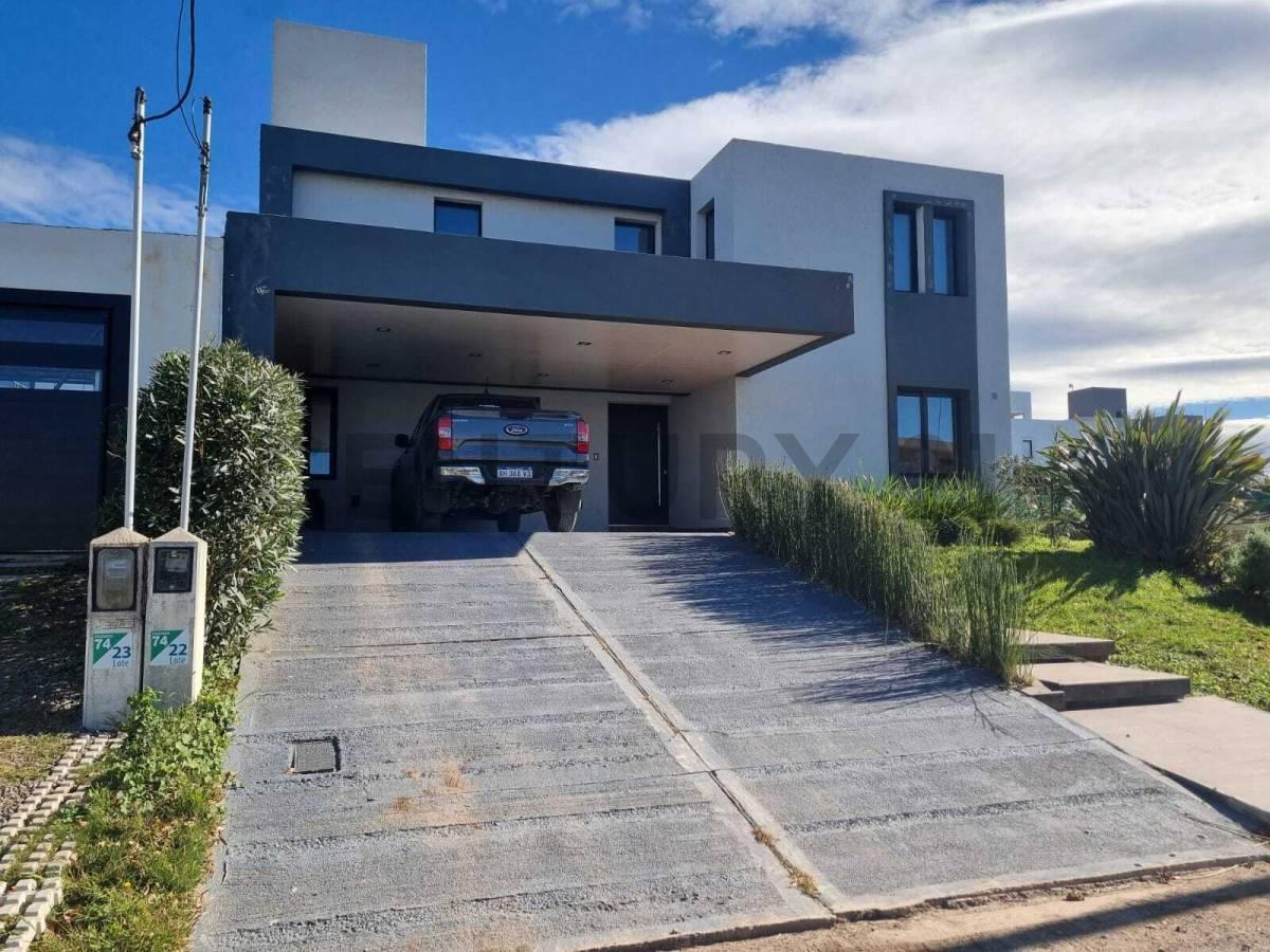 VENTA CASA 3 DORM TEJAS 4 MALAGUEÑO