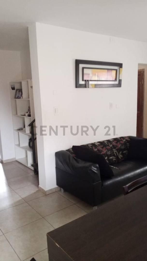 Foto de Casa esquina de 4 Dormitorios con gran Patio y Cochera en San Pablo, imagen 2