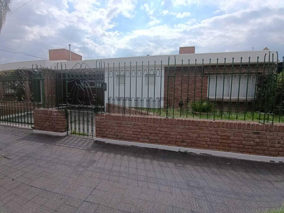 VENTA CASA 3 DORM BARRIO PARQUE HORIZONTE ZONA SUR