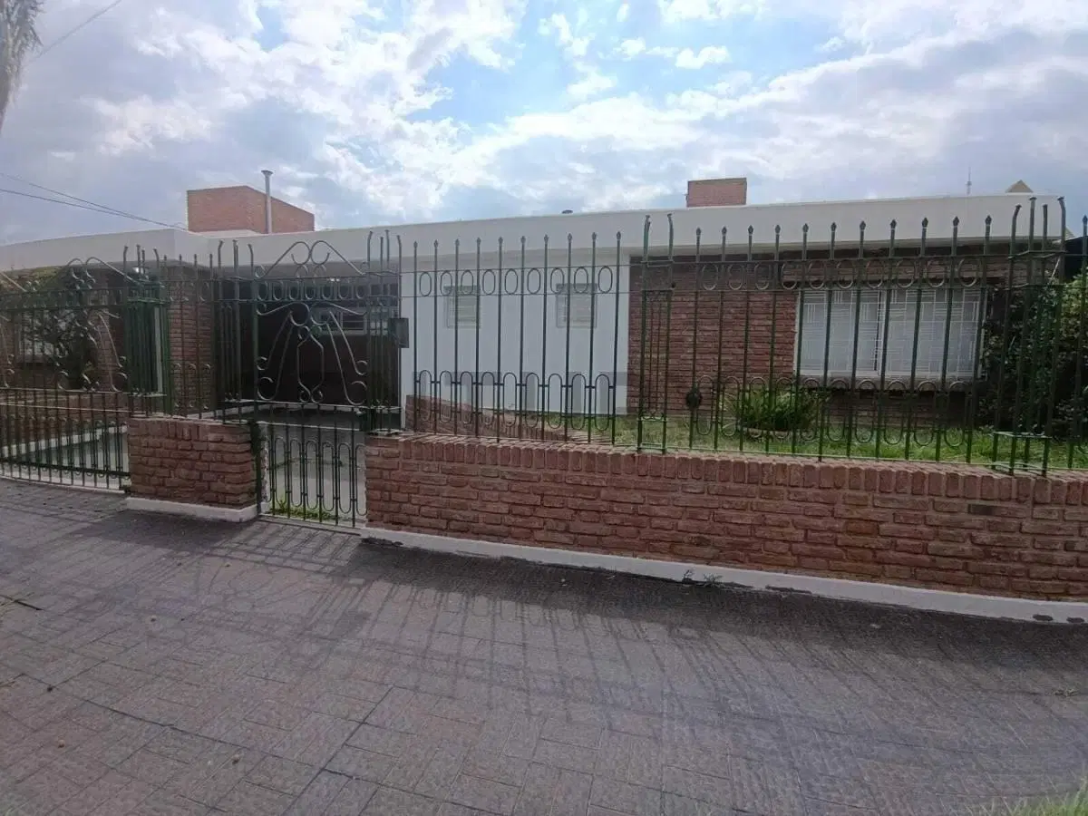 VENTA CASA 3 DORM BARRIO PARQUE HORIZONTE ZONA SUR 2