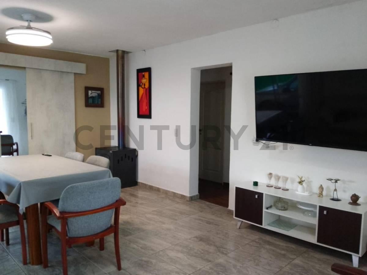 Foto de VENTA CASA 2 DOR CON ESCRITORIO Y PILETA EN VILLA CATALINA APTA CREDITO, imagen 3