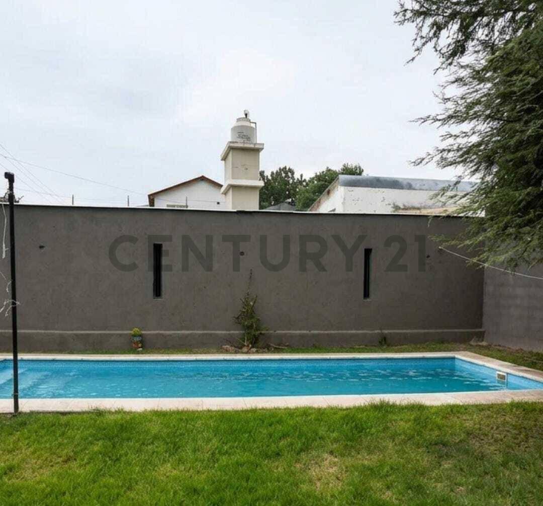 Foto de VENTA CASA 2 DORM MAS 2 DEPTOS DE 1 DORM CADA UNO MÁS GALPÓN BARRIO, imagen 4
