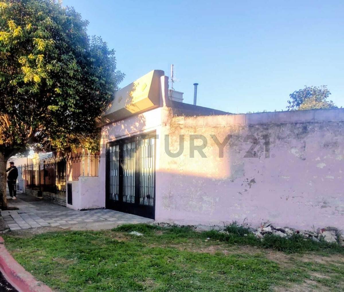 Foto de VENTA CASA 2 DORMITORIOS BARRIO AMPLIACION EMPALME, imagen 2