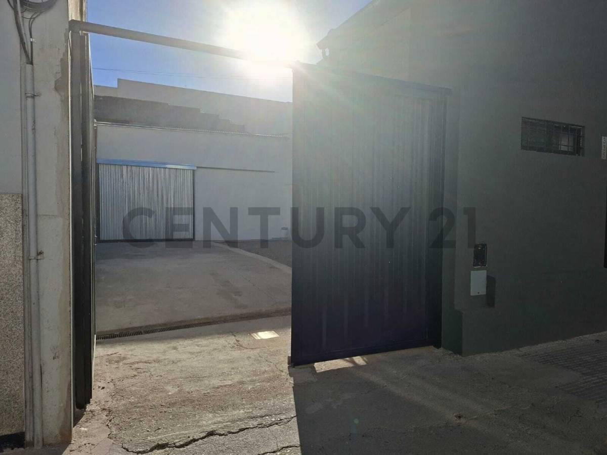 Foto de VENTA GALPON CON OFICINA EN EL CENTRO, imagen 3