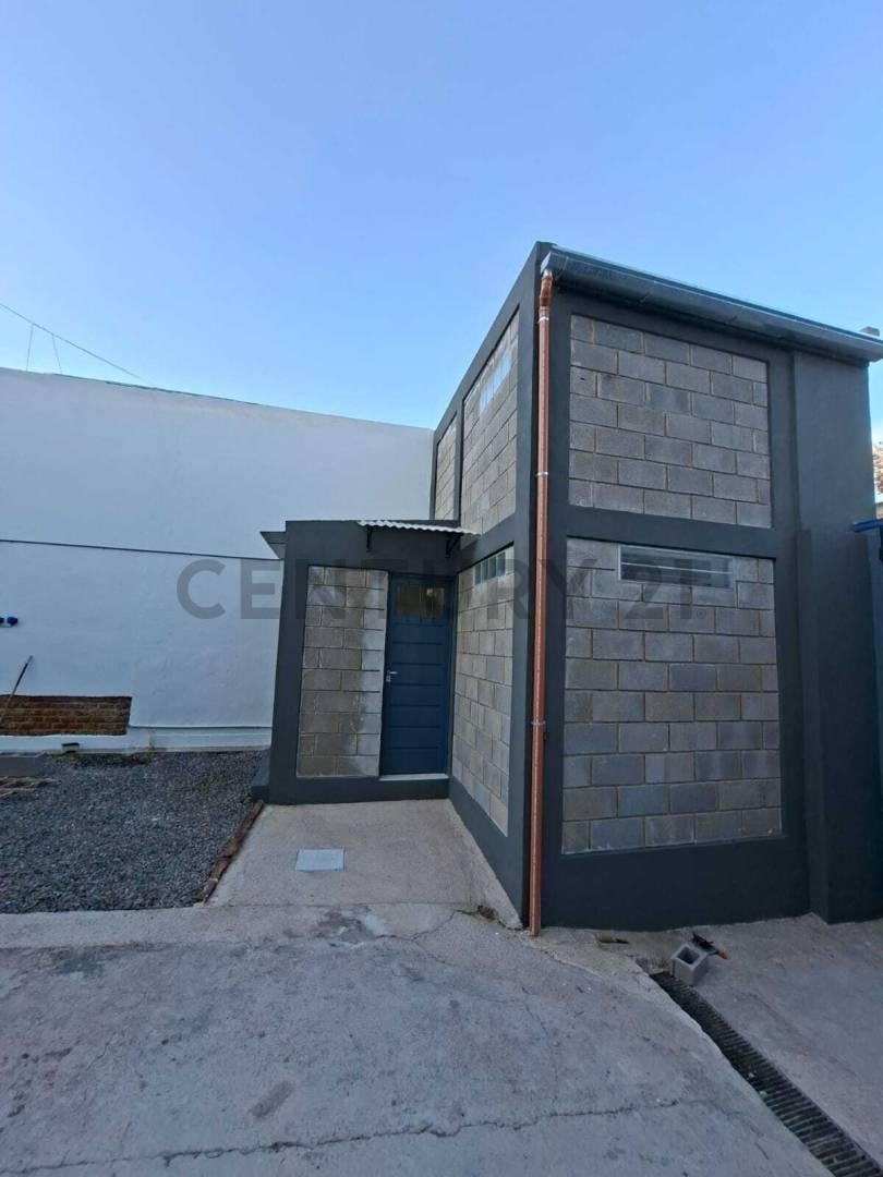 Foto de VENTA GALPON CON OFICINA EN EL CENTRO, imagen 4