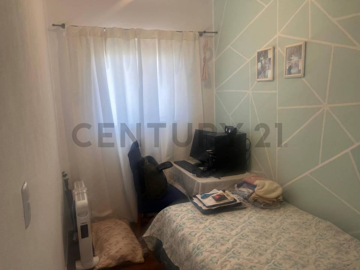Foto de VENTA CASA 2 DOR CON ESCRITORIO Y PILETA EN VILLA CATALINA APTA CREDITO, imagen 4