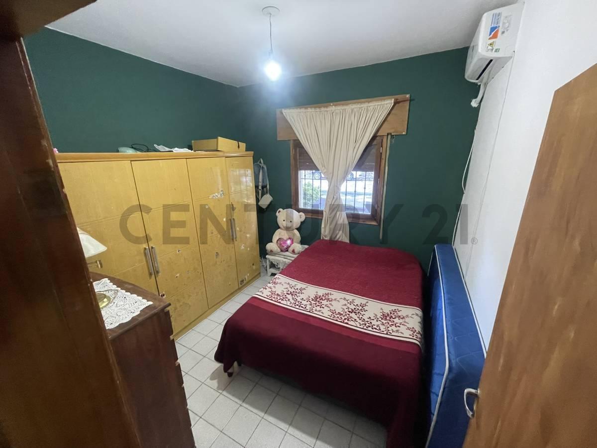 Foto de VENTA DE CASA 3 DORMITORIOS PARQUE Y PILETA BARRIO LOS BOULEVARES, imagen 4