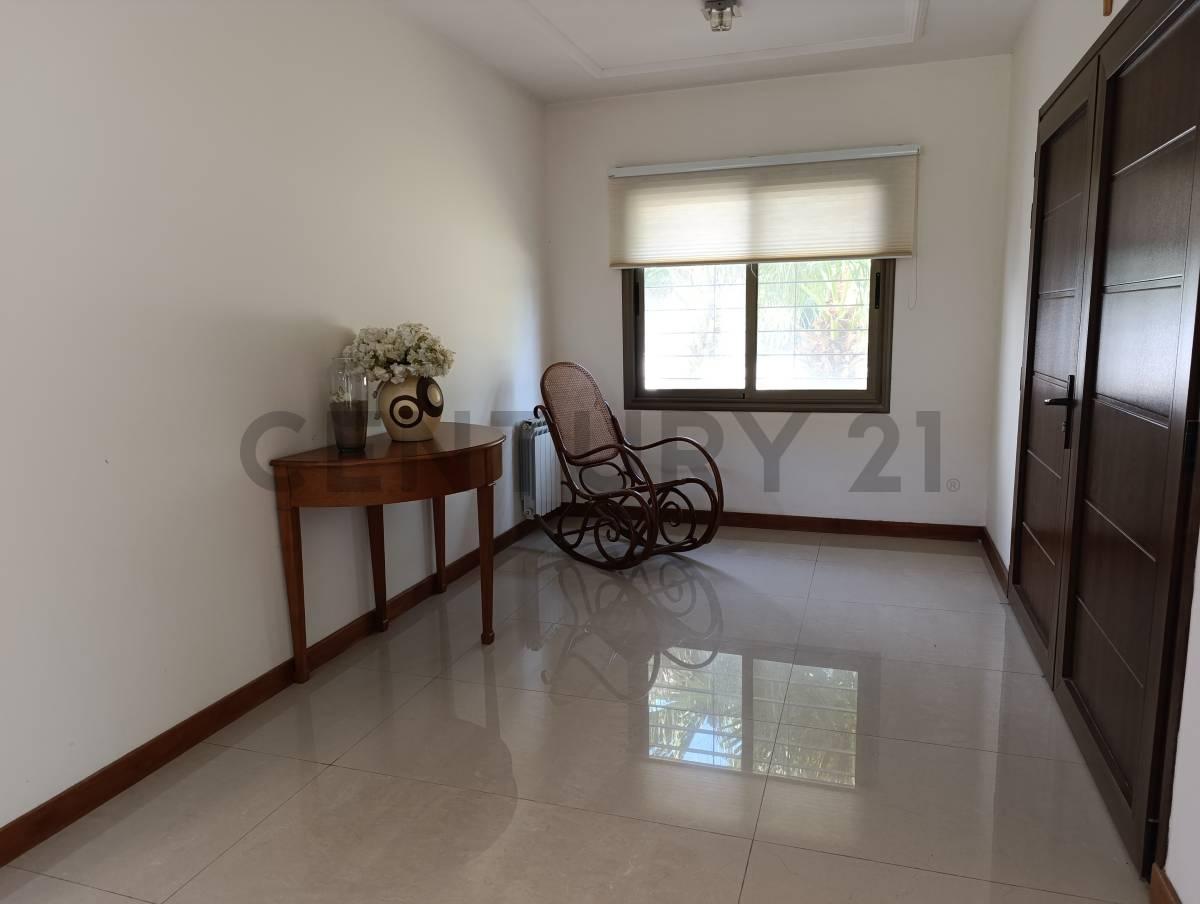 Foto de VENTA CASA 5 DORM CON PISCINA EN CAMPOS DEL VIRREY, imagen 3