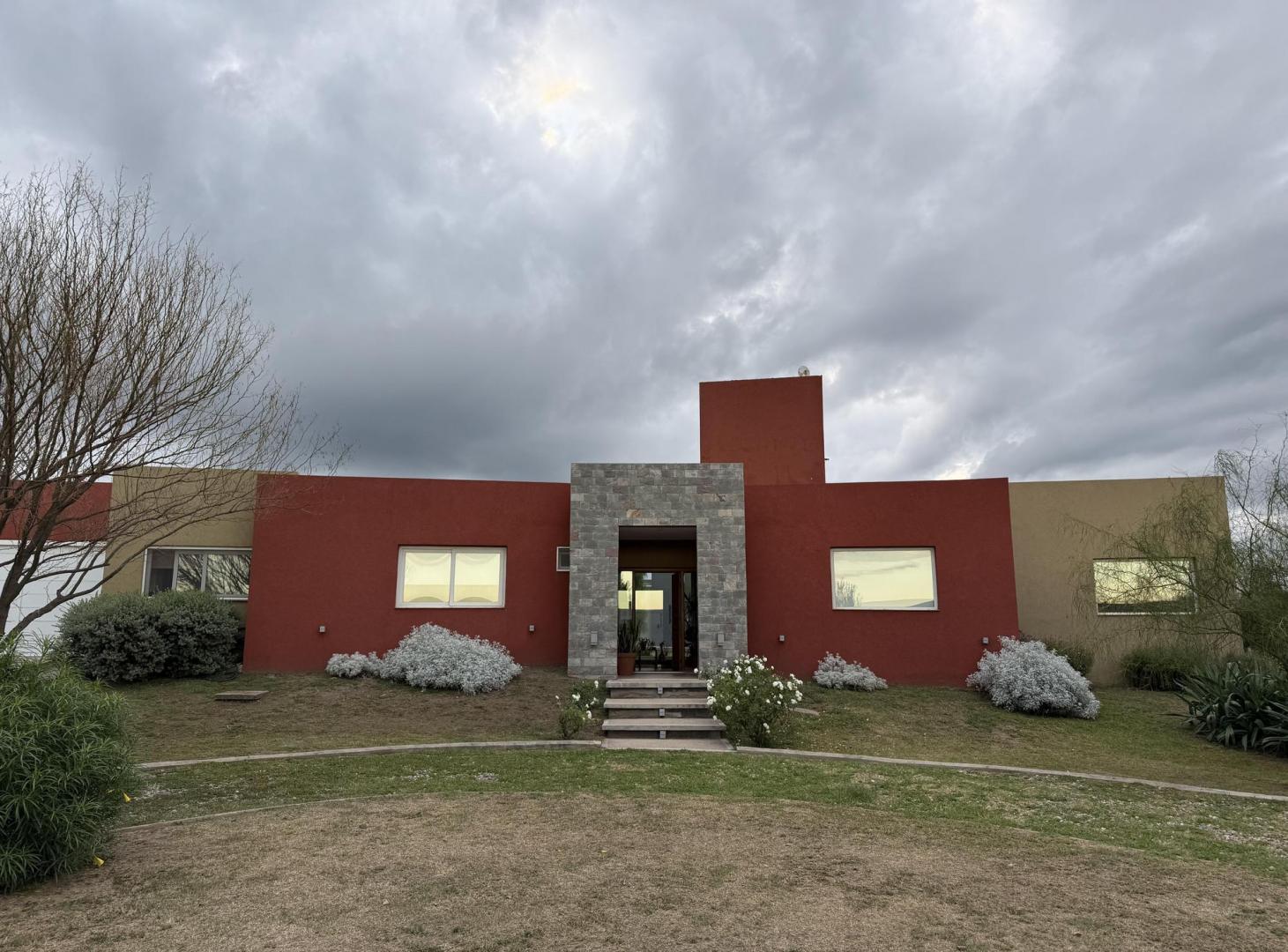 CASA EN VENTA  ESTACIÓN DEL CARMEN