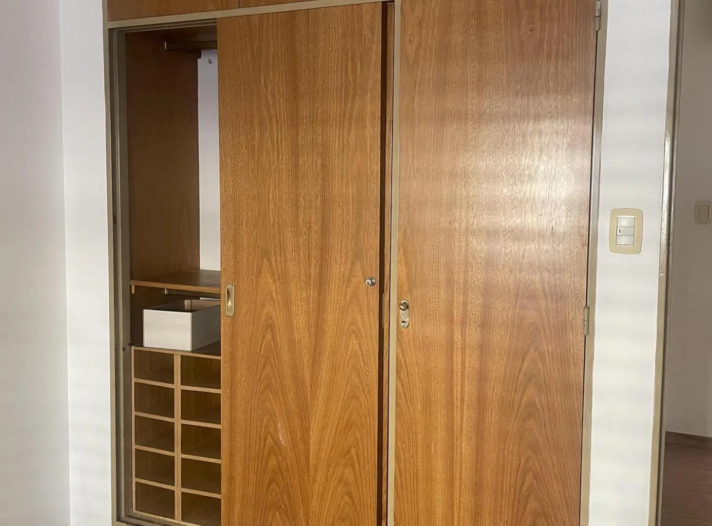 Amplio departamento 2 dorm. living comedor, cocina, asador. 2 balcones. 5