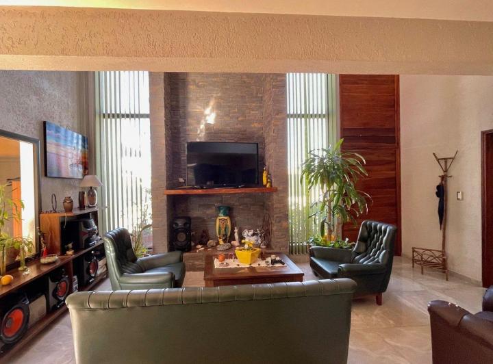 Venta Hermosa Casa - B° La Candelaria  3