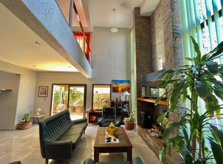 Venta Hermosa Casa - B° La Candelaria  2