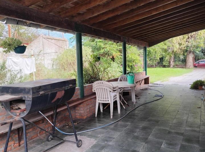 VENTA Espectacular Casa en Castelar Sur 3