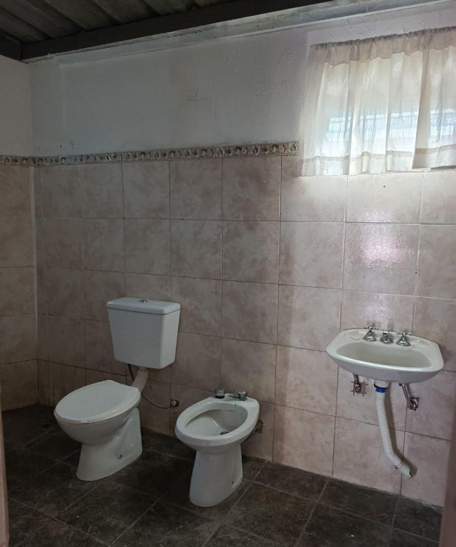 Alquiler de PH delantero, Dos Ambientes, Castelar. NUEVO VALOR!