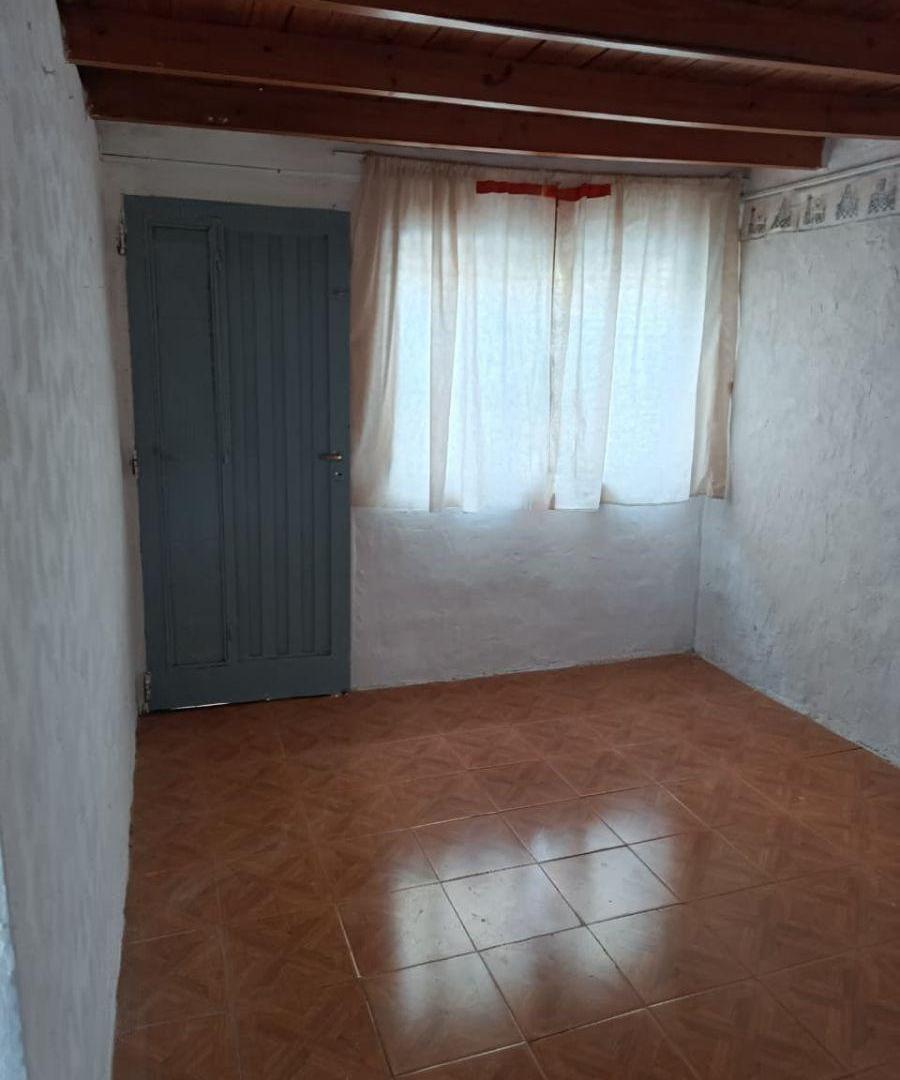 Alquiler de PH delantero, Dos Ambientes, Castelar. NUEVO VALOR!