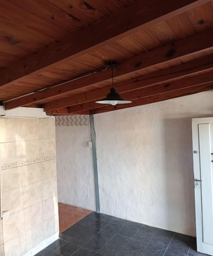 Alquiler de PH delantero, Dos Ambientes, Castelar. NUEVO VALOR!