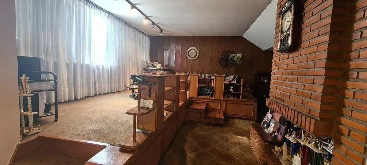 Casa en Venta, Cinco Ambientes con Pileta y Parrilla, Castelar Norte 2