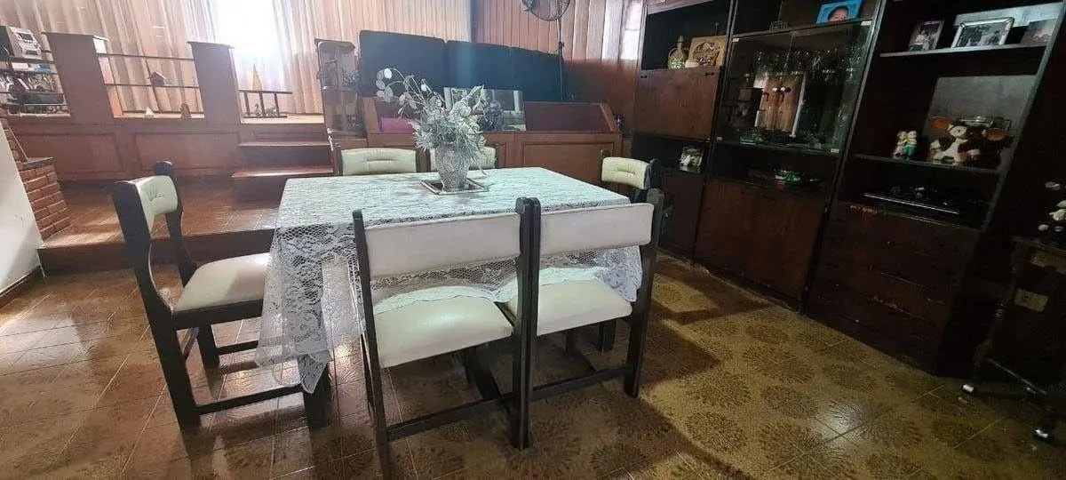 Casa en Venta, Cinco Ambientes con Pileta y Parrilla, Castelar Norte 4