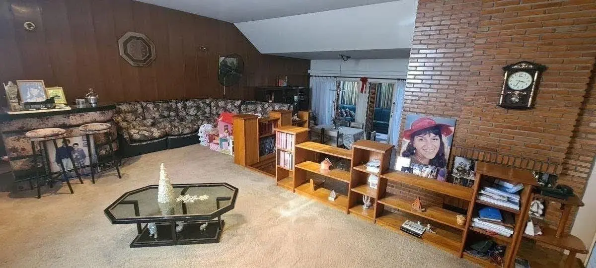 Casa en Venta, Cinco Ambientes con Pileta y Parrilla, Castelar Norte 3