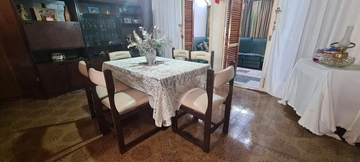 Casa en Venta, Cinco Ambientes con Pileta y Parrilla, Castelar Norte 5