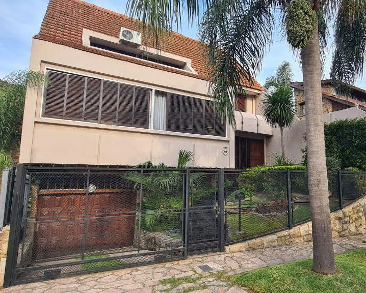 Casa en Venta, Cinco Ambientes con Pileta y Parrilla, Castelar Norte 1