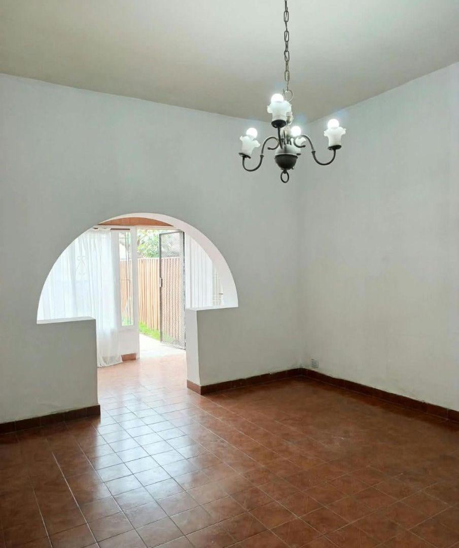 Foto de Alquiler Dos Ambientes con Patio, Ituzaingó Norte, imagen 1