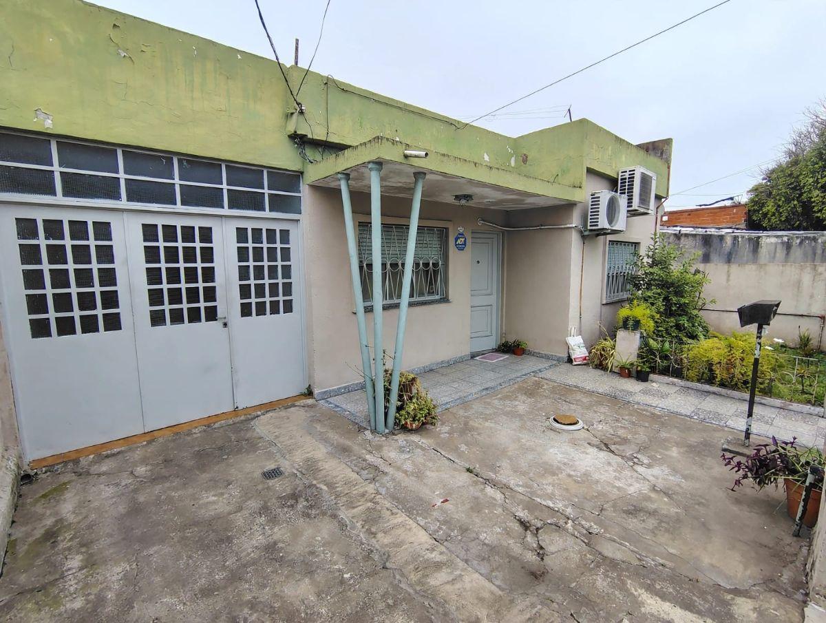 Foto de VENTA- Casa 3 Ambientes, con jardín y terraza- Castelar, imagen 3