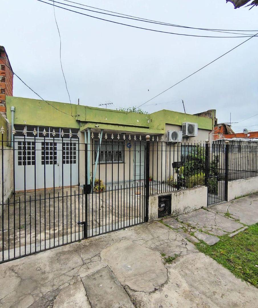 Foto de VENTA- Casa 3 Ambientes, con jardín y terraza- Castelar, imagen 2