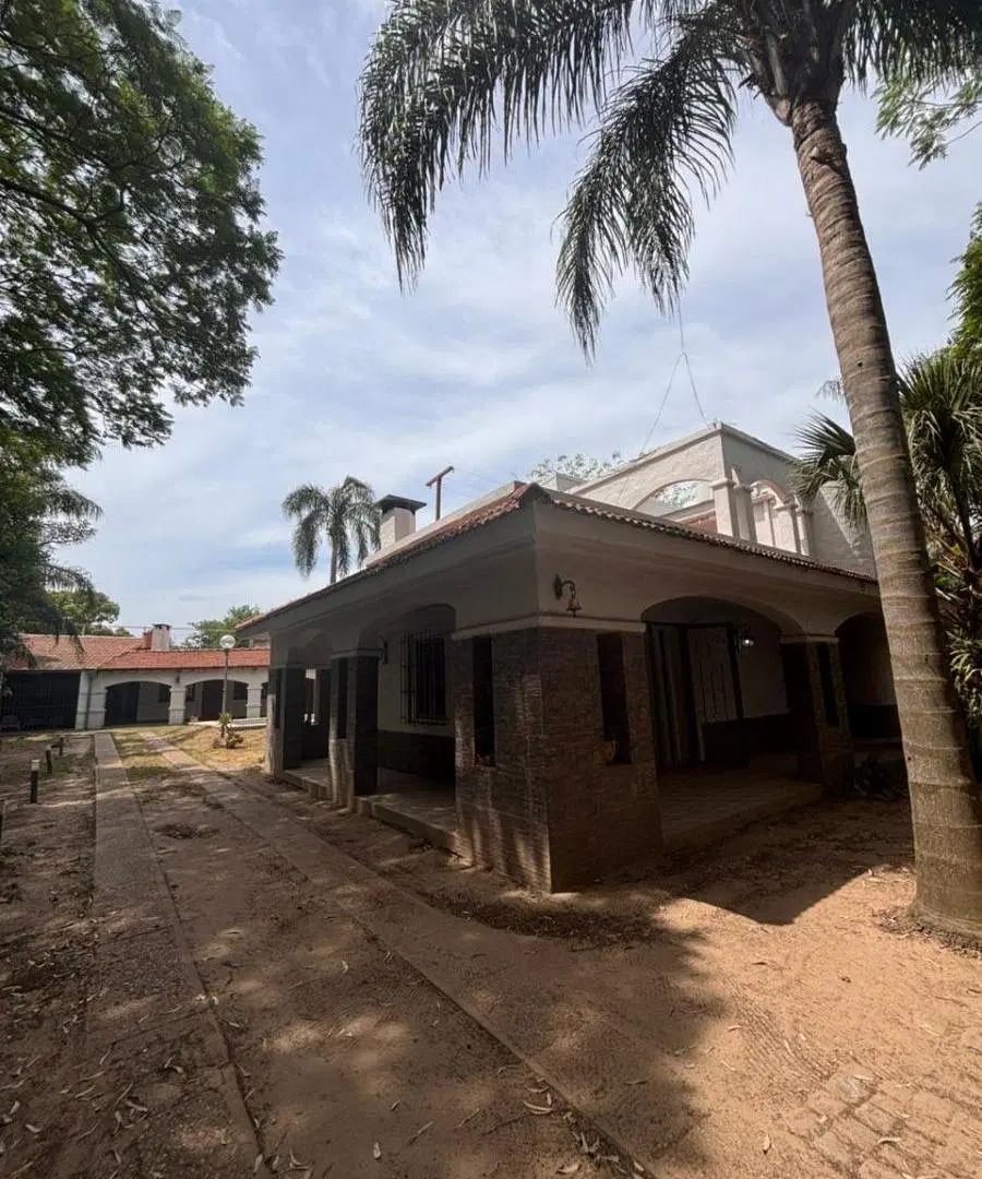 Casa en venta en Colastiné Norte con 800 m² y 3 habitaciones 2